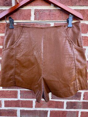 She + Sky Faux Leather Shorts Med Bronze Brown Croc Textured Pockets Indie Sleaz